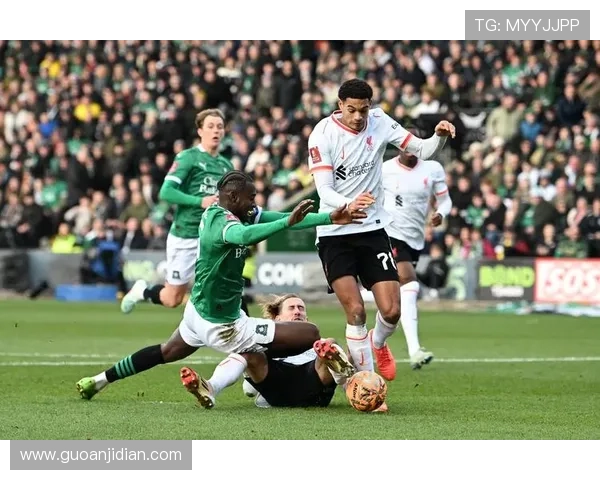 足球明星们的另类一面:刷碗时的搞笑瞬间大集合